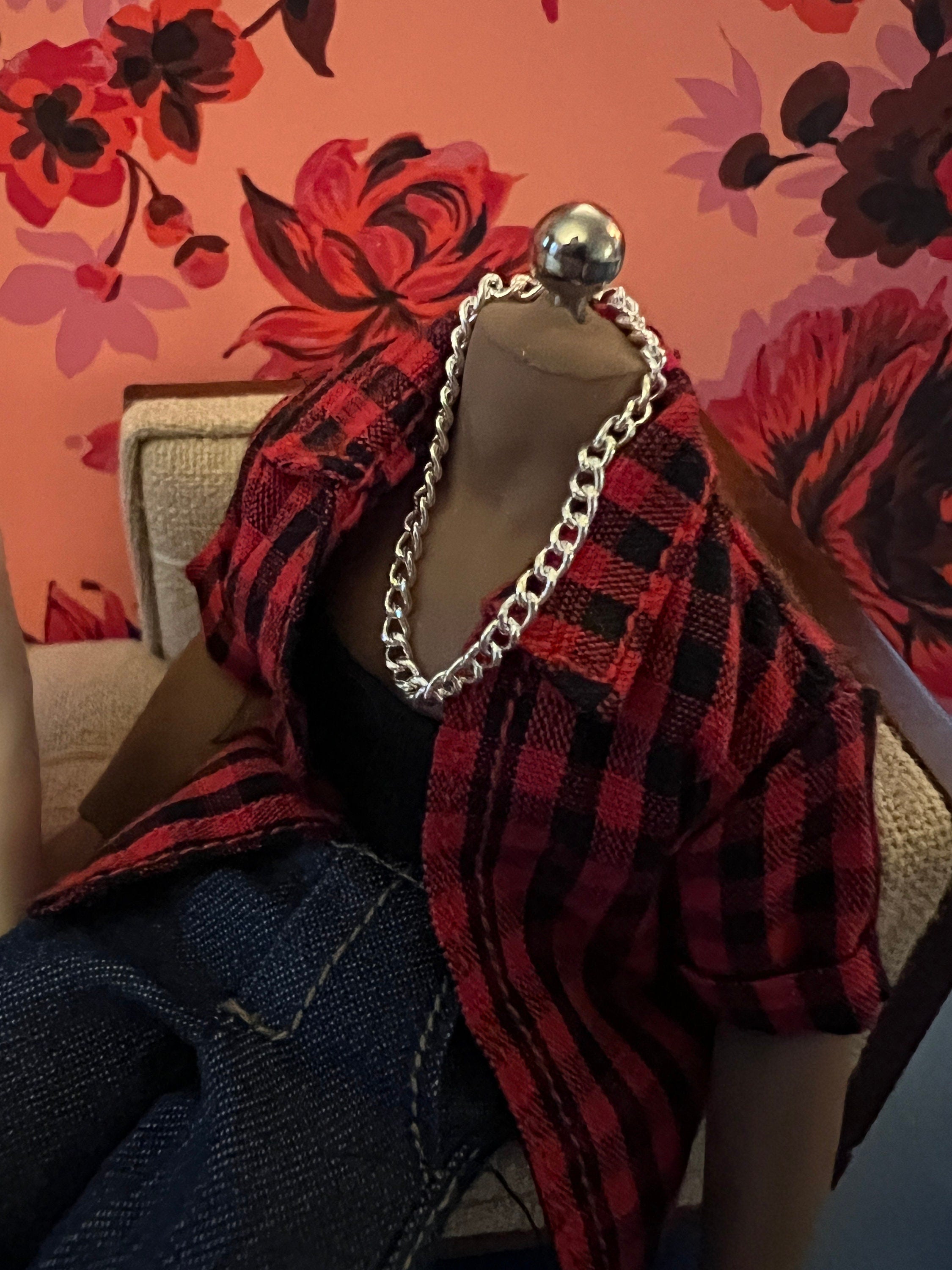 dollhouse miniature jewelry, fake gold and silver chains