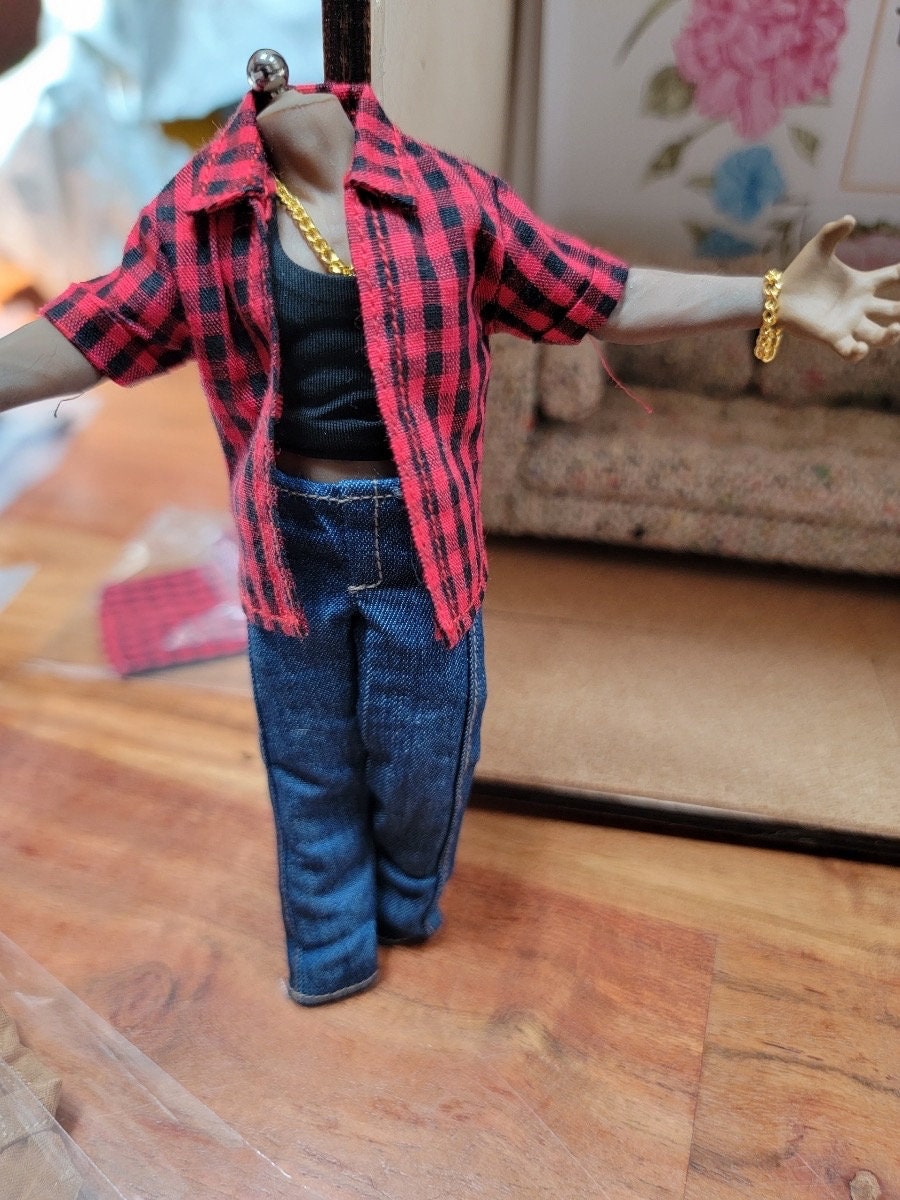 dollhouse miniature jewelry, fake gold and silver chains