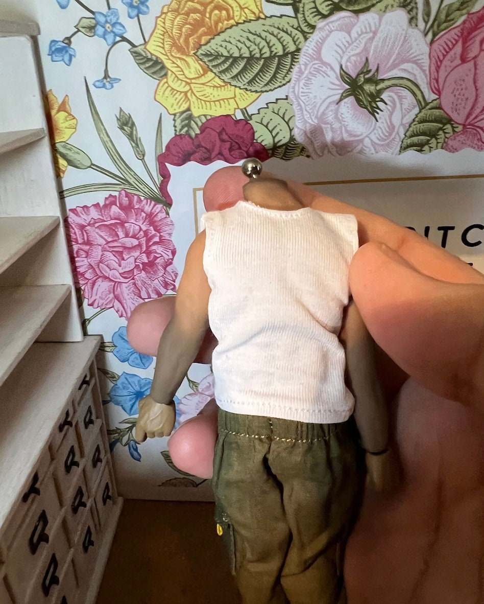 dollhouse miniature men's tank top shirt sleeveless Tee shirt 1/12 scale soldier top