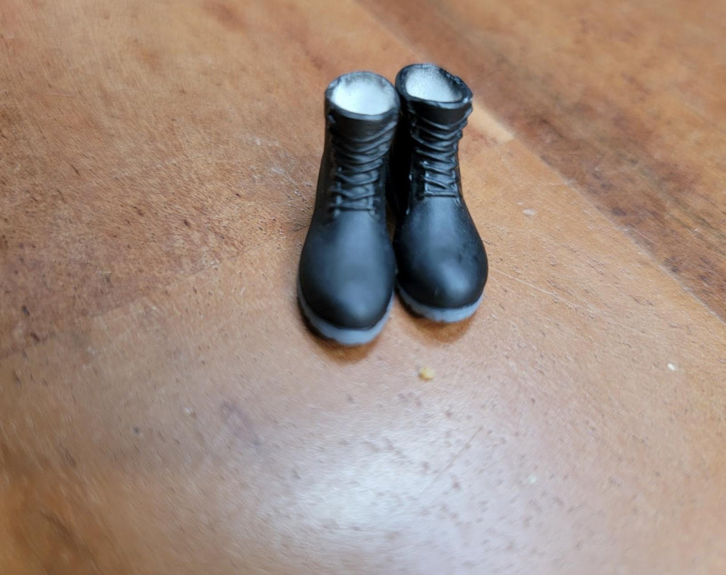 dollhouse miniature boots for Phicen and 6 inch figure timberland construction worker