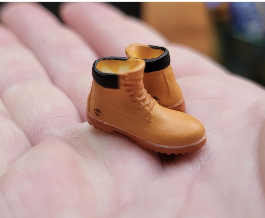 dollhouse miniature boots for Phicen and 6 inch figure timberland construction worker