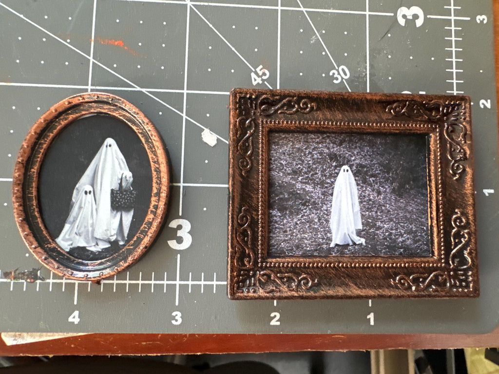 dollhouse miniature ghost decor 1/12 and 1/6 miniature Halloween art decor living room haunted halloween