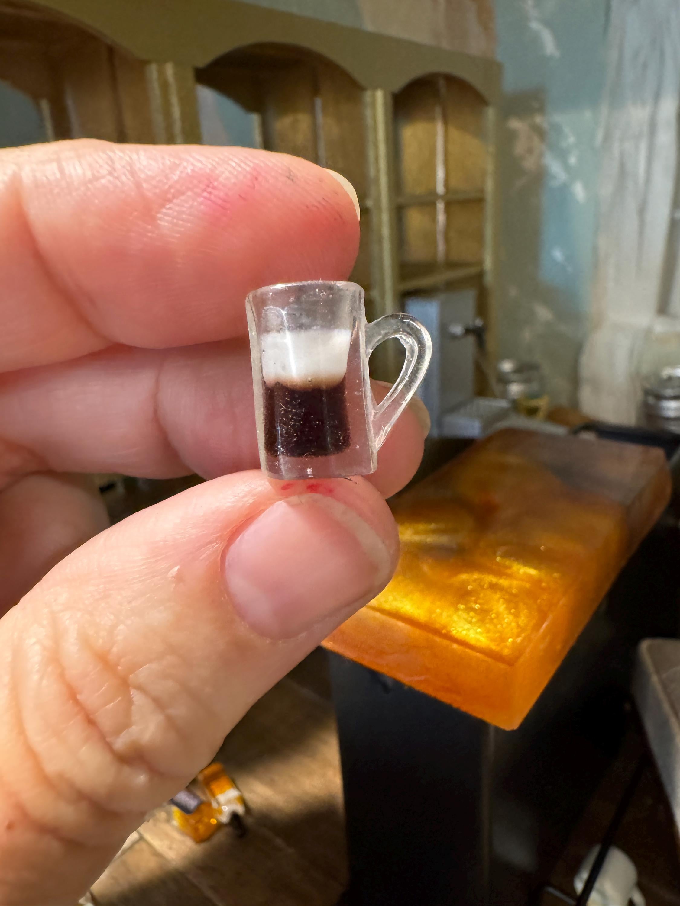 dollhouse miniature beer stein with froth, 1/12 bar decor