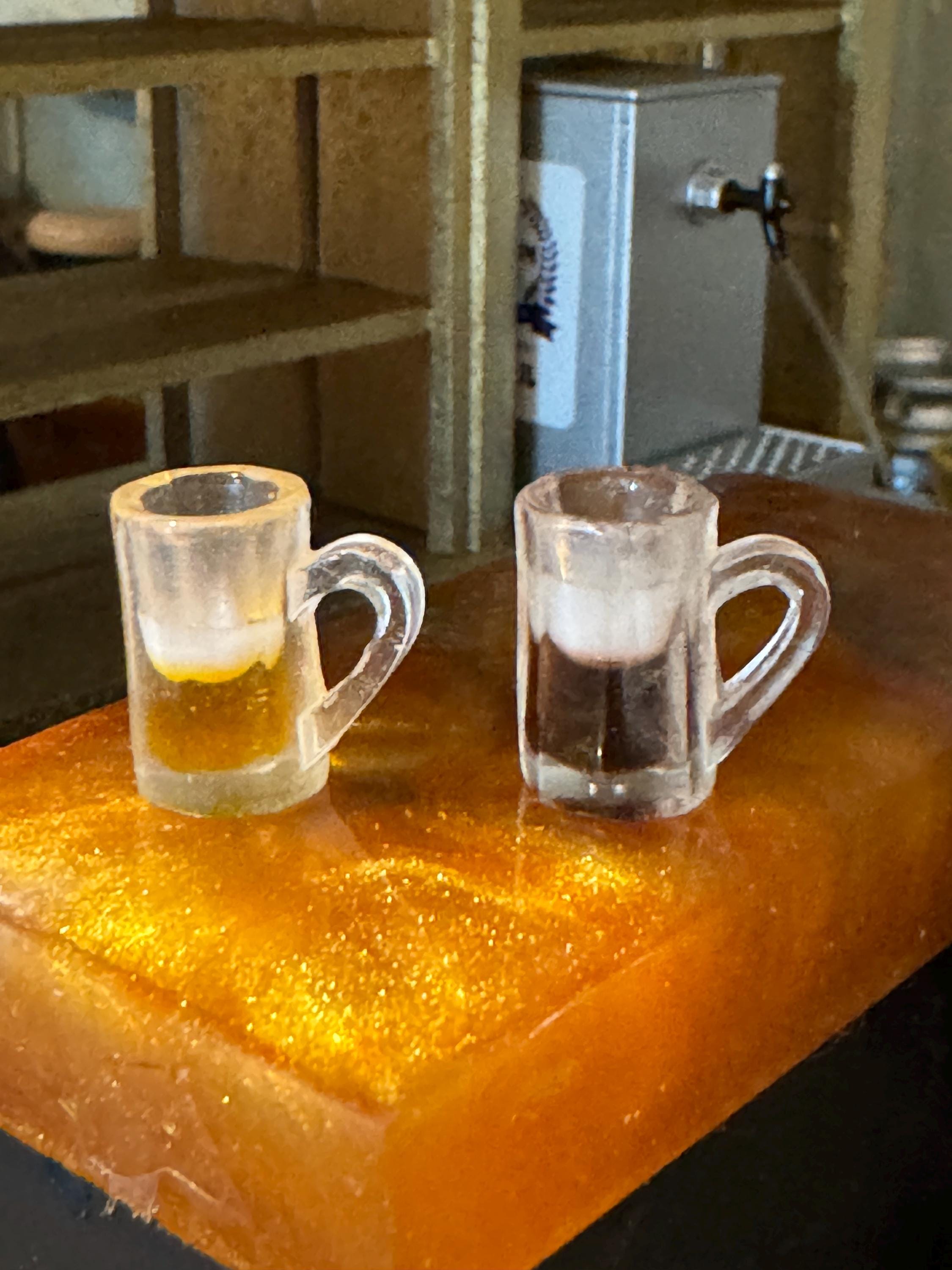 dollhouse miniature beer stein with froth, 1/12 bar decor