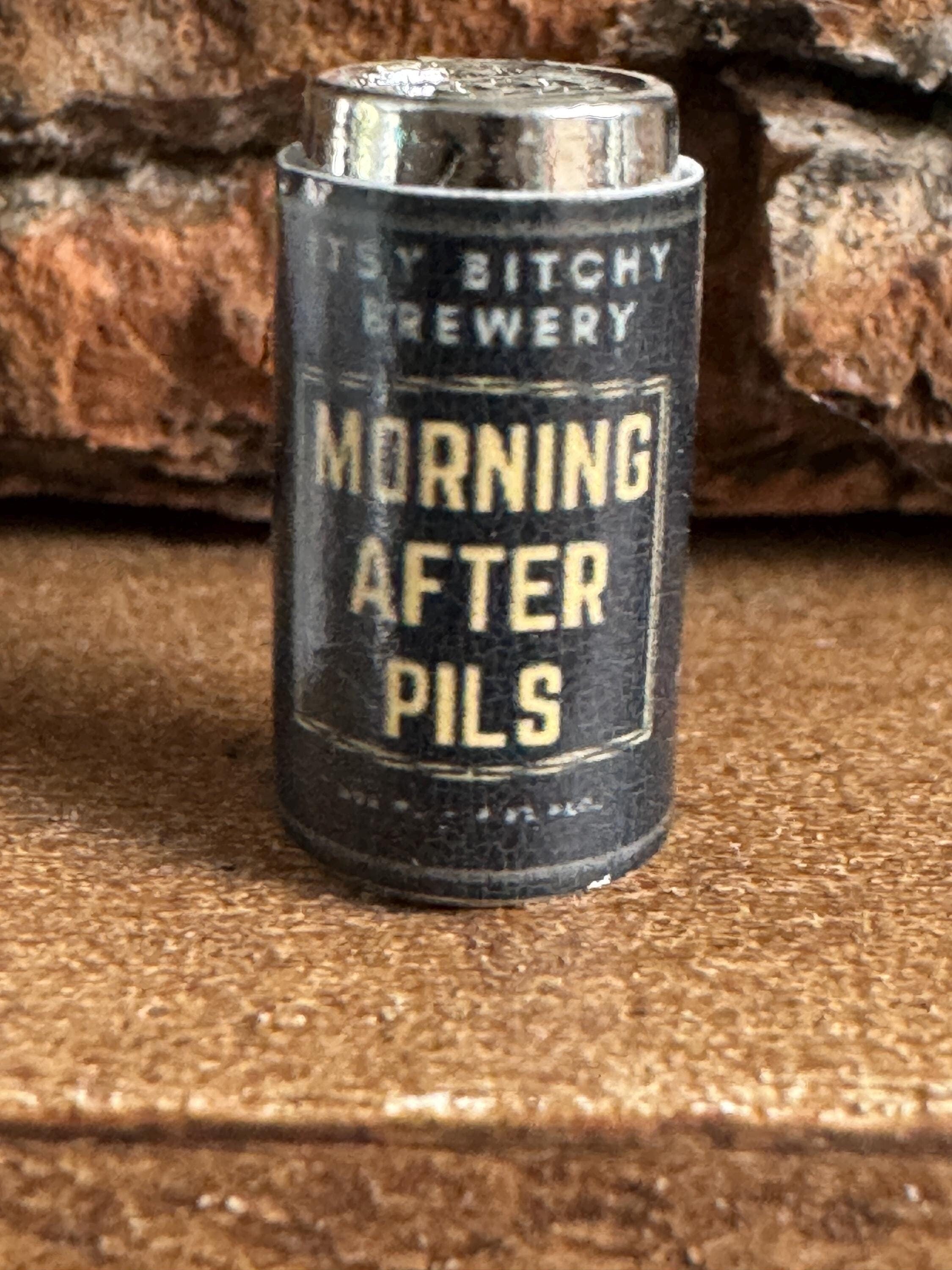 dollhouse miniature snarky beer, 1/12 bar decor