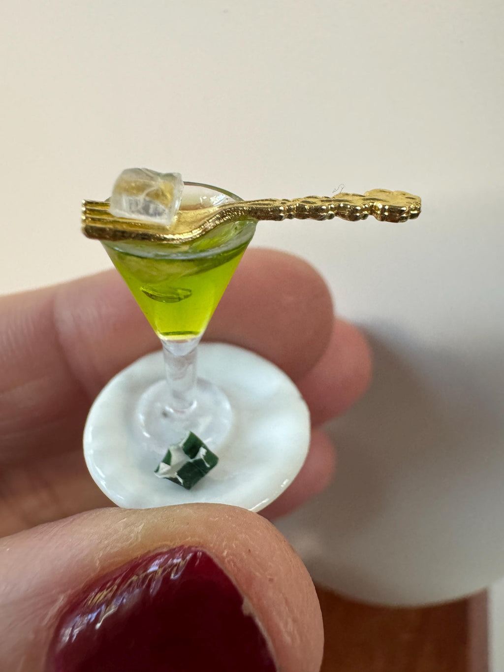 dollhouse miniature cocktail Absinthe, 1/12 bar drink with utensil, plate and sugar wrapper, dollhouse food miniature