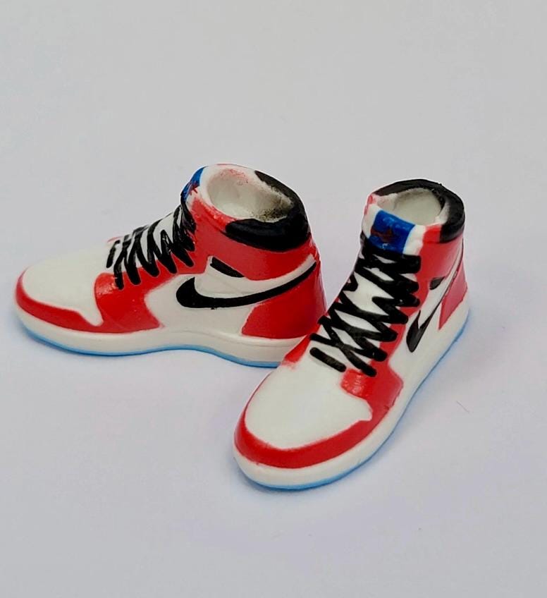 dollhouse miniature shoes 1/12 scale sneakers