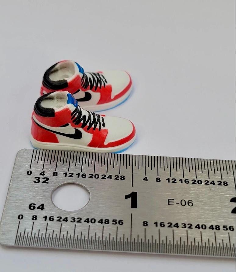 dollhouse miniature shoes 1/12 scale sneakers