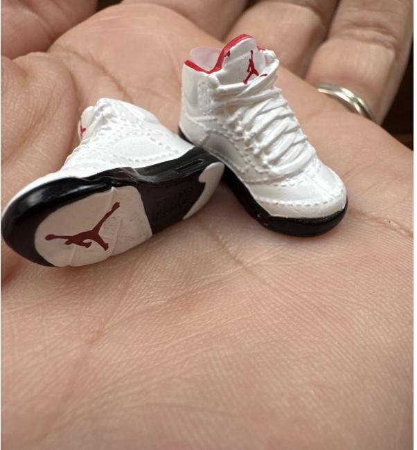 dollhouse miniature shoes 1/12 scale sneakers