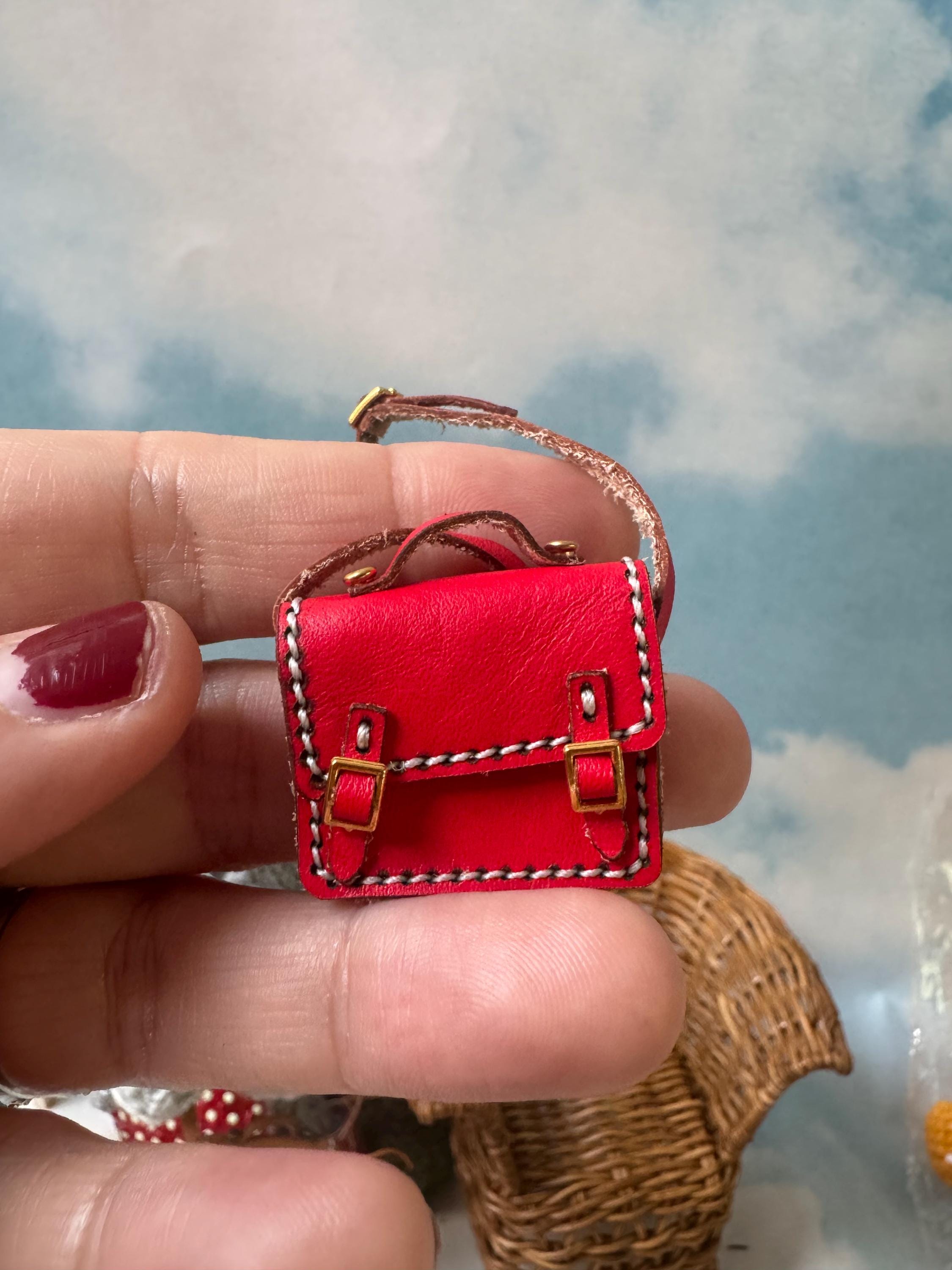 Miniature strawberry purse and messenger bag, Blythe purse 1/6 scale purse bag leather purse, crochet frog purse, adjustable straps, functional bags, purse charm, labubu cross body bag