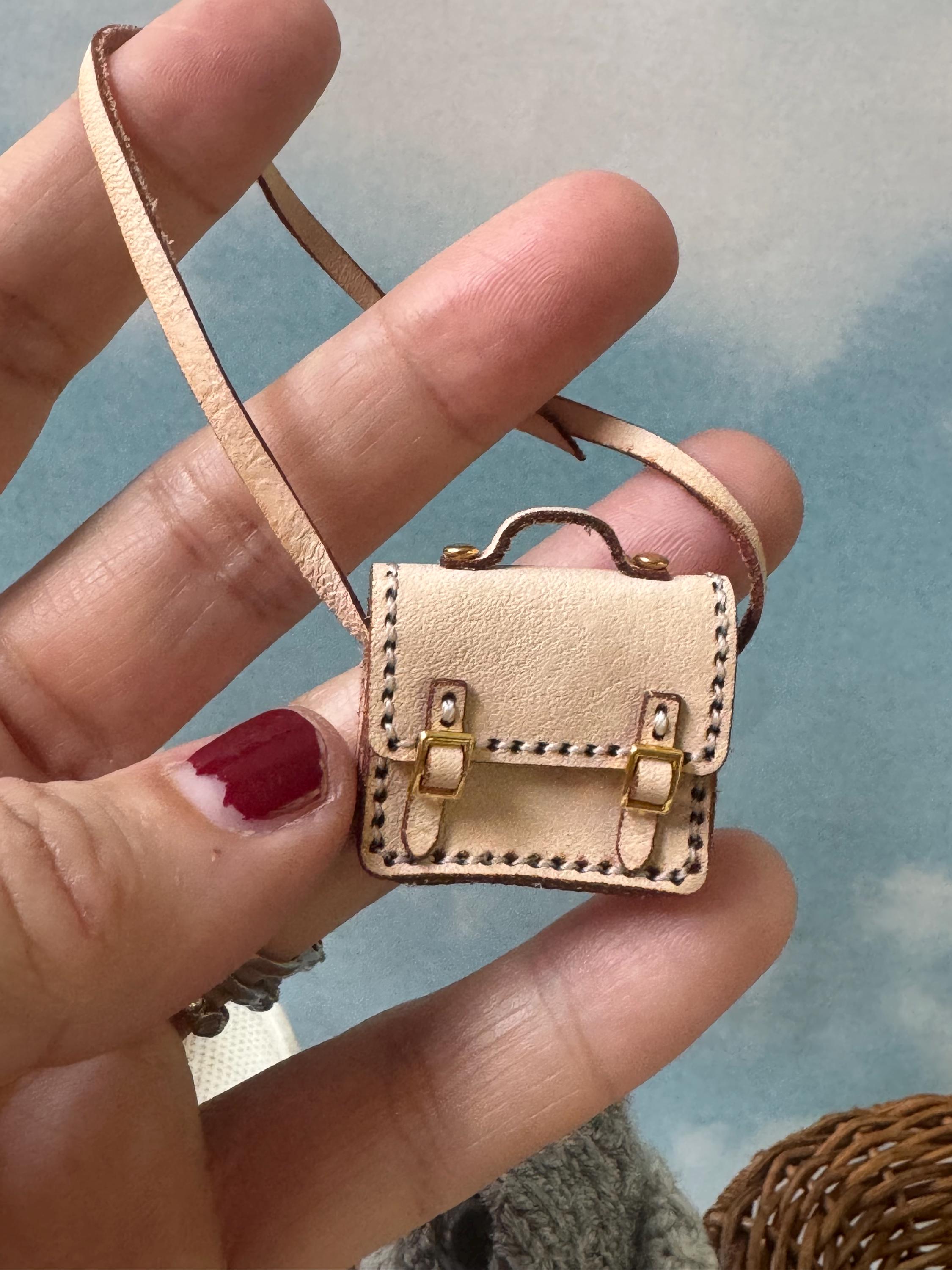 Miniature strawberry purse and messenger bag, Blythe purse 1/6 scale purse bag leather purse, crochet frog purse, adjustable straps, functional bags, purse charm, labubu cross body bag