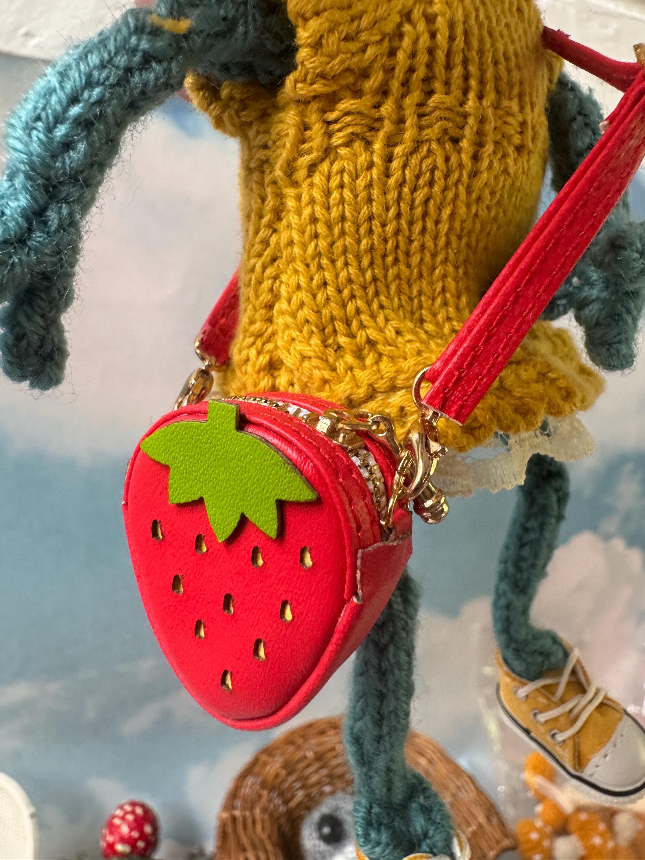 Miniature strawberry purse and messenger bag, Blythe purse 1/6 scale purse bag leather purse, crochet frog purse, adjustable straps, functional bags, purse charm, labubu cross body bag