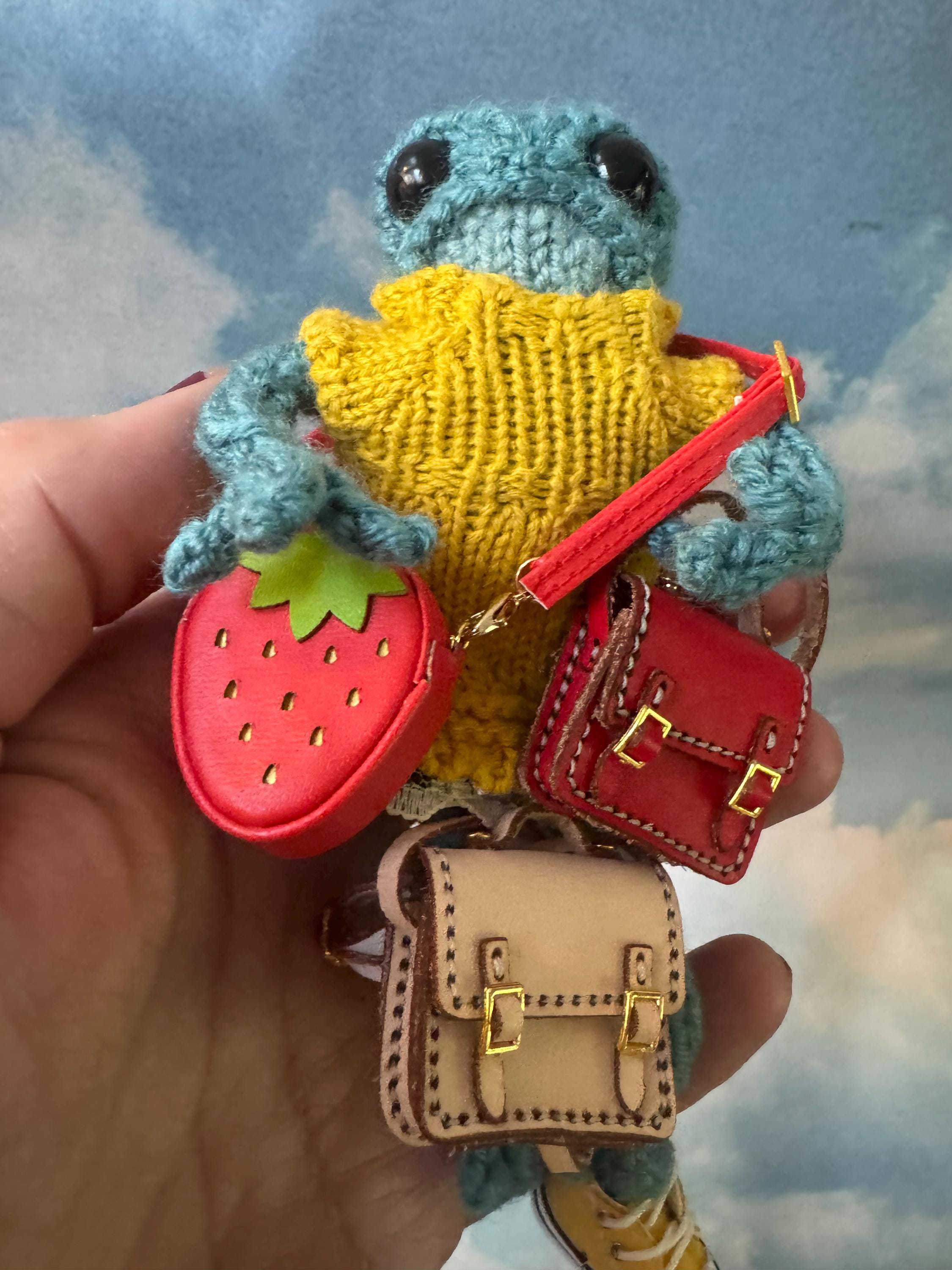 Miniature strawberry purse and messenger bag, Blythe purse 1/6 scale purse bag leather purse, crochet frog purse, adjustable straps, functional bags, purse charm, labubu cross body bag