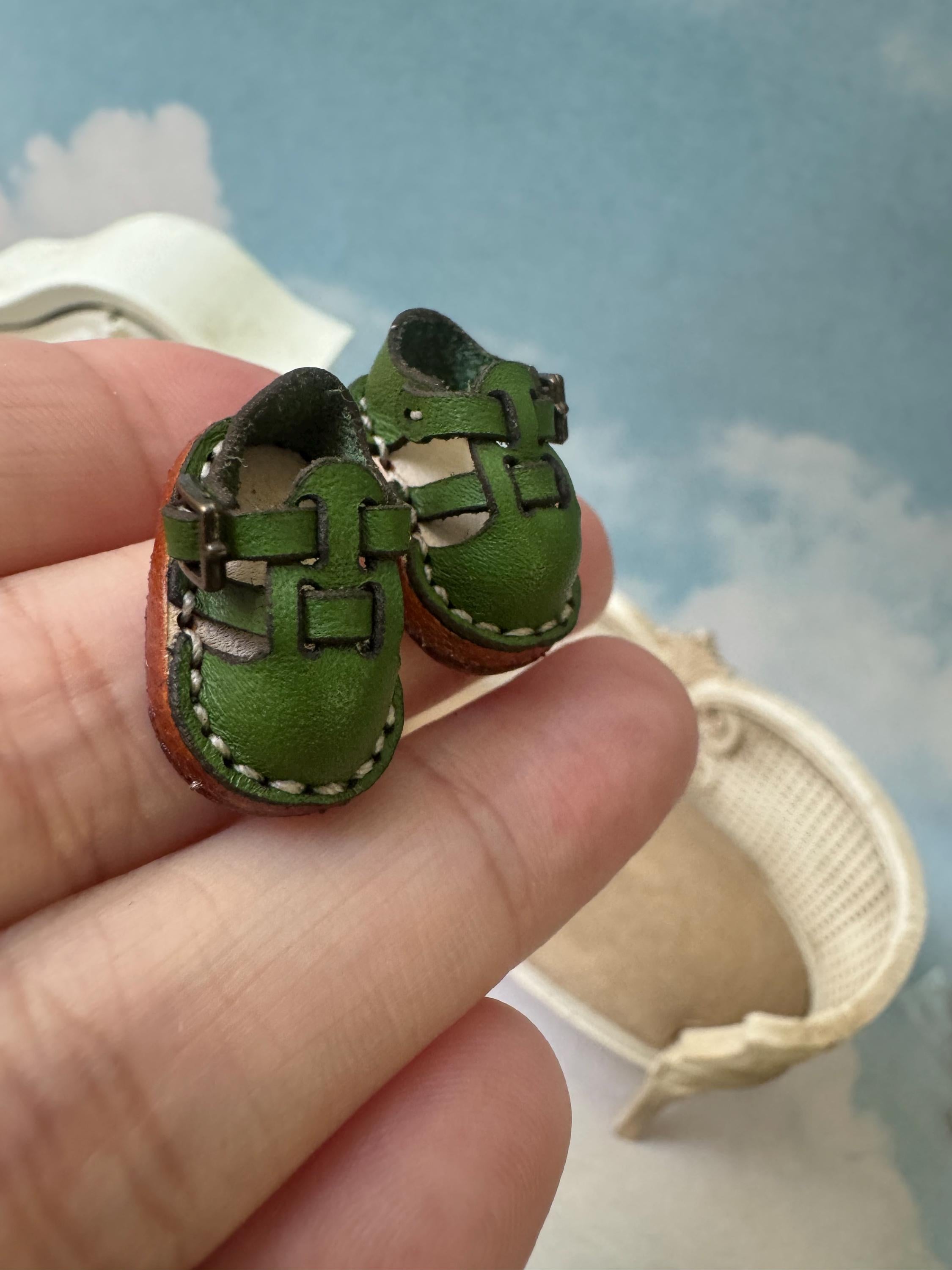 Miniature leather shoes for Blythe,  1/6 scale doll shoes, leather shoes for knitted frog, crochet frog accessory, OB22 and OB 24 shoes