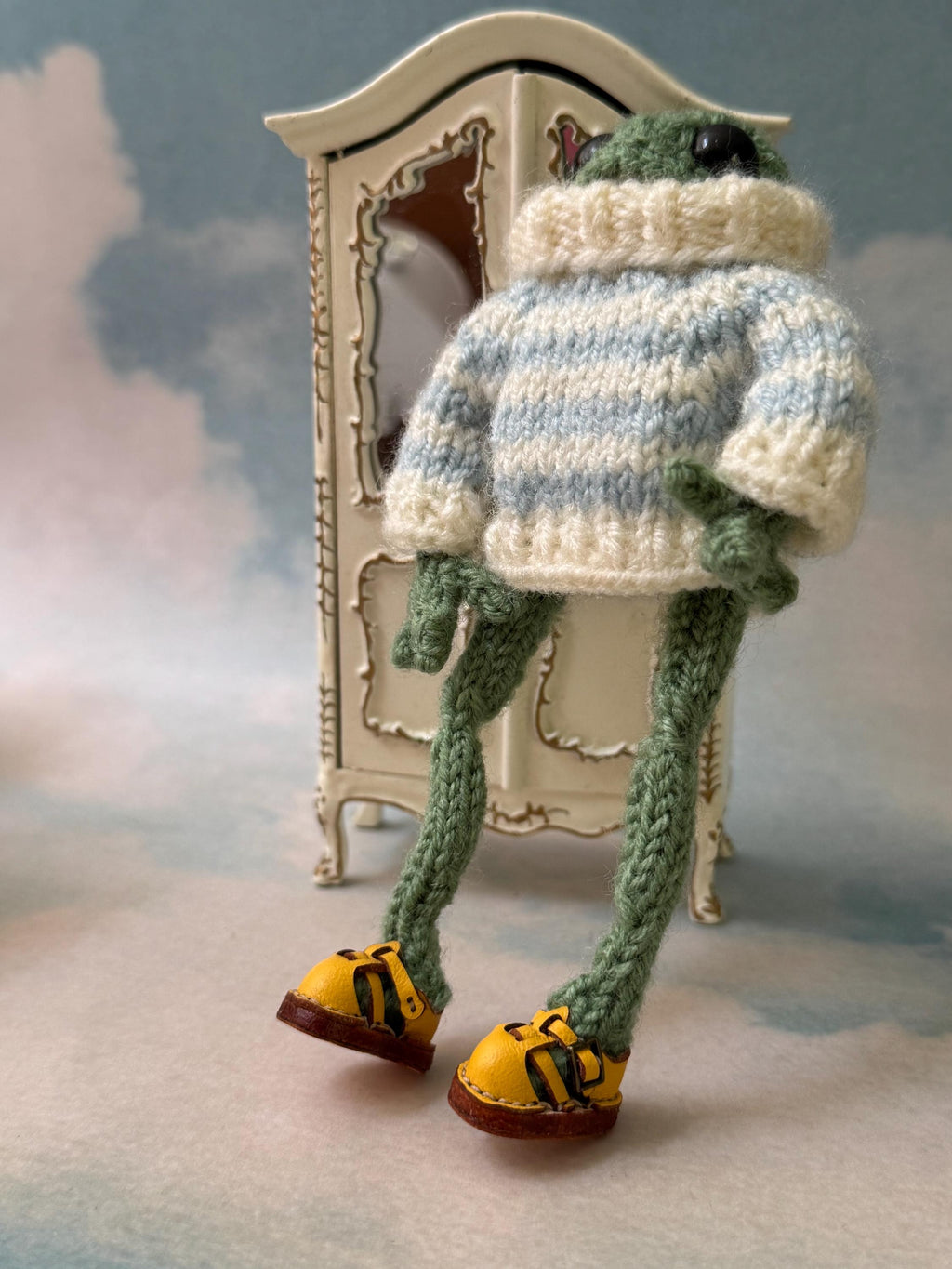 Miniature leather shoes for Blythe,  1/6 scale doll shoes, leather shoes for knitted frog, crochet frog accessory, OB22 and OB 24 shoes