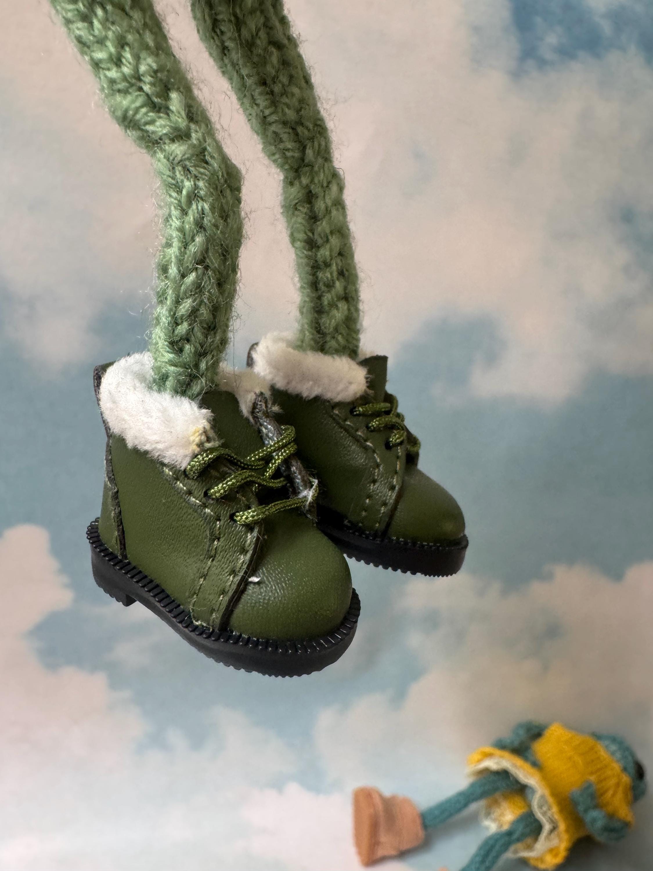 1/6 scale Ugg Style boots for Blythe, Knitted frog