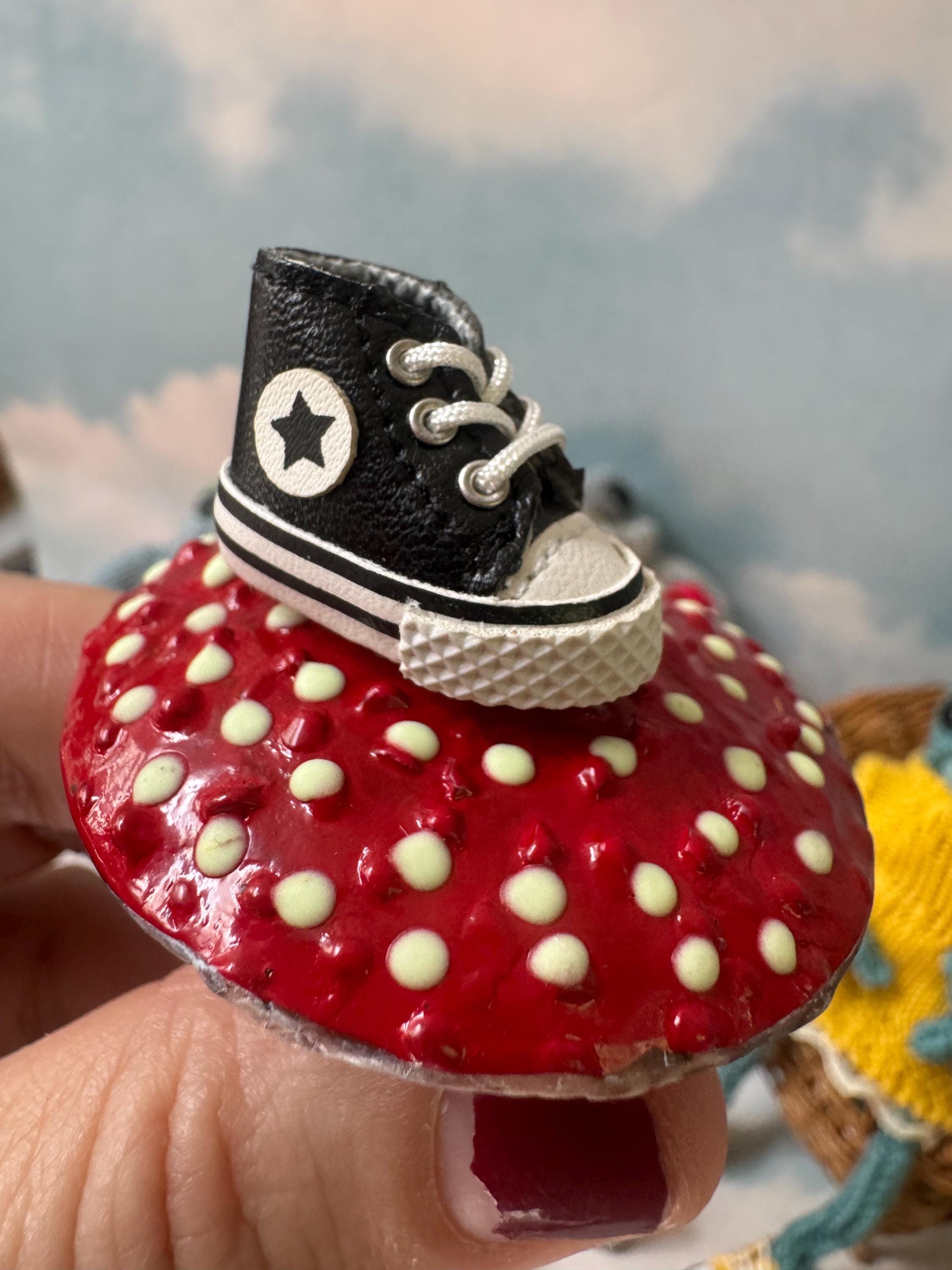 1/6 scale boots for Blythe, Knitted frog