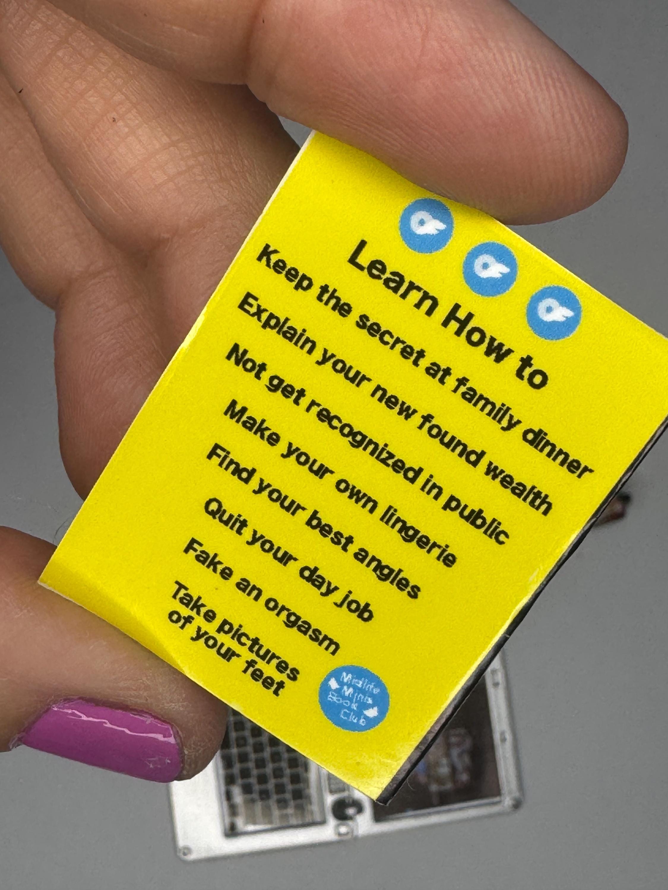 dollhouse miniature Only Fans kit , 1/12 selfie stick, g-string, book,mini cash,laptop for dolls that want to join Only Fans