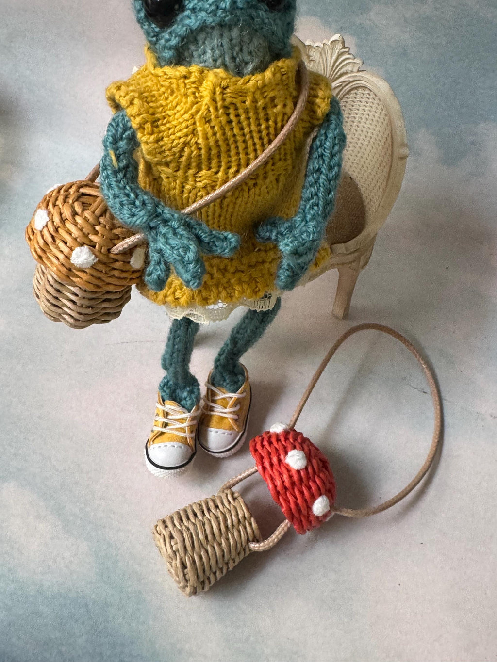 Miniature mushroom bag 1/6 scale rattan purse for Blythe,  purse for Labubu, crochet frog purse, Blythe purse mushroom accessory, fairy purse, foraging bag