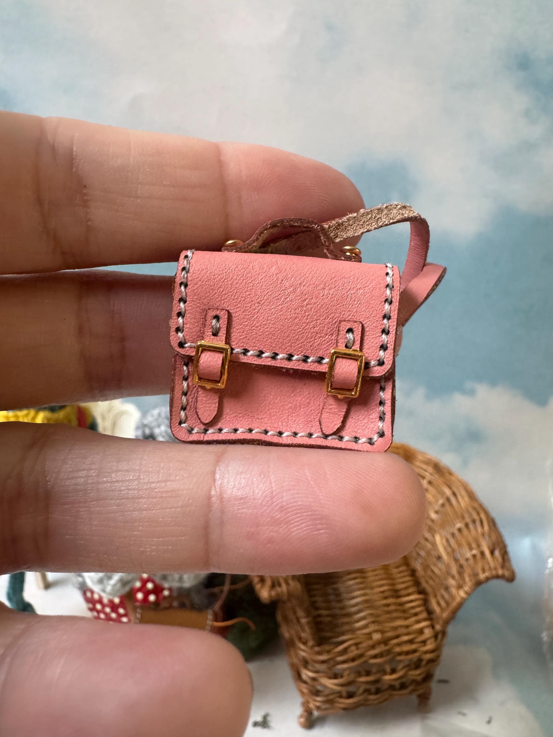 Miniature strawberry purse and messenger bag, Blythe purse 1/6 scale purse bag leather purse, crochet frog purse, adjustable straps, functional bags, purse charm, labubu cross body bag