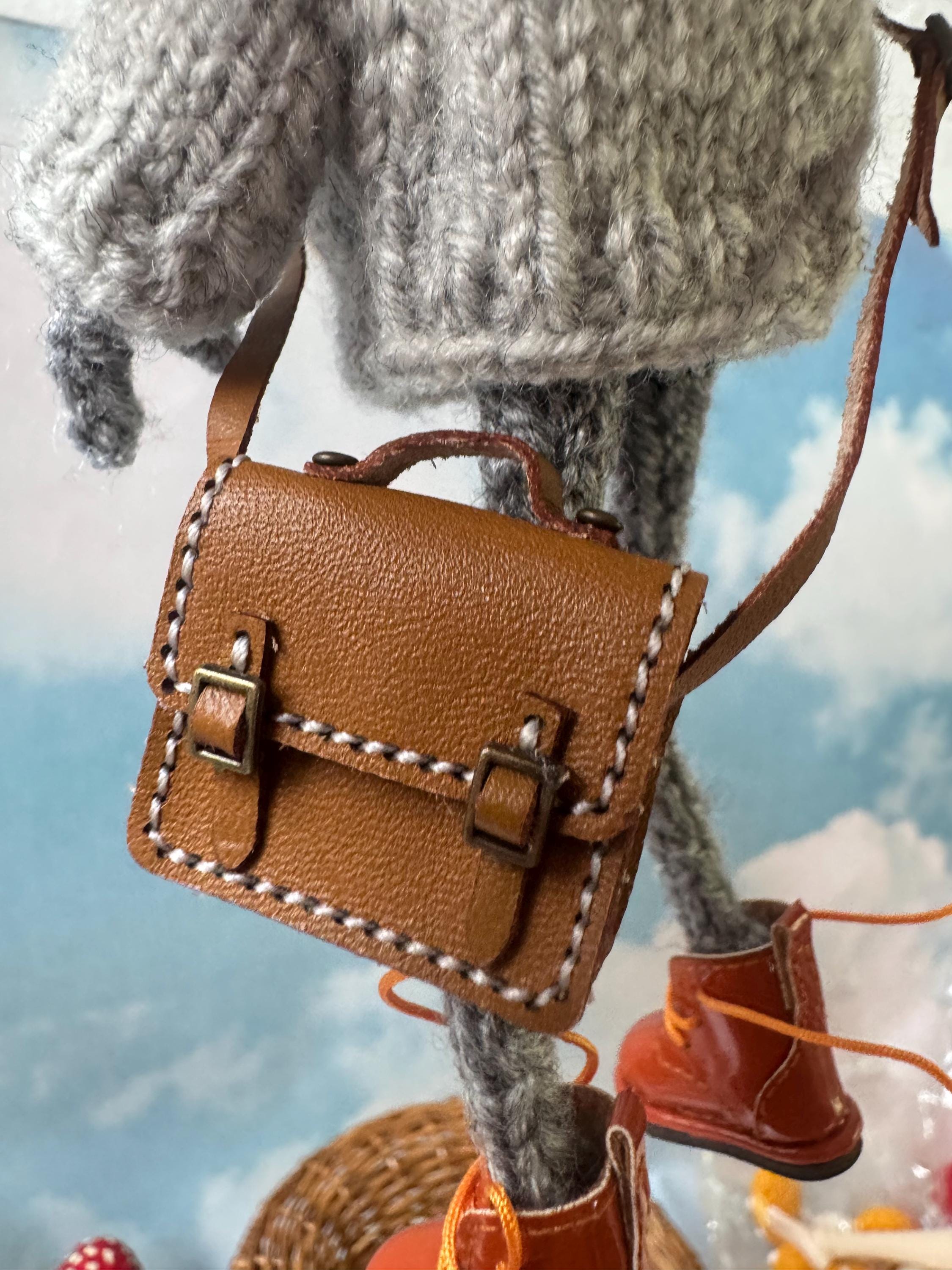 Miniature strawberry purse and messenger bag, Blythe purse 1/6 scale purse bag leather purse, crochet frog purse, adjustable straps, functional bags, purse charm, labubu cross body bag