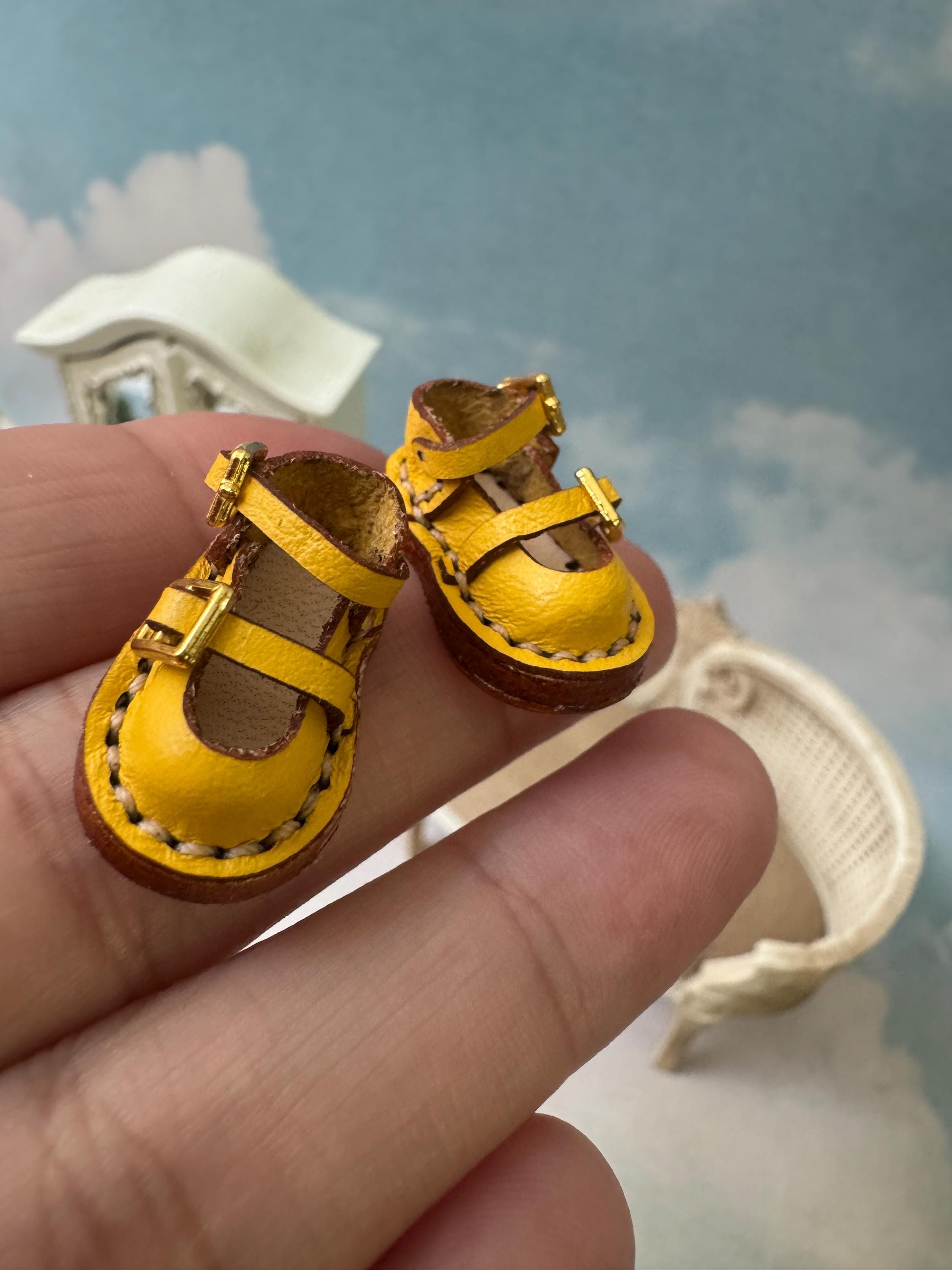 Miniature leather shoes for Blythe,  1/6 scale doll shoes, leather shoes for knitted frog, crochet frog accessory, OB22 and OB 24 shoes
