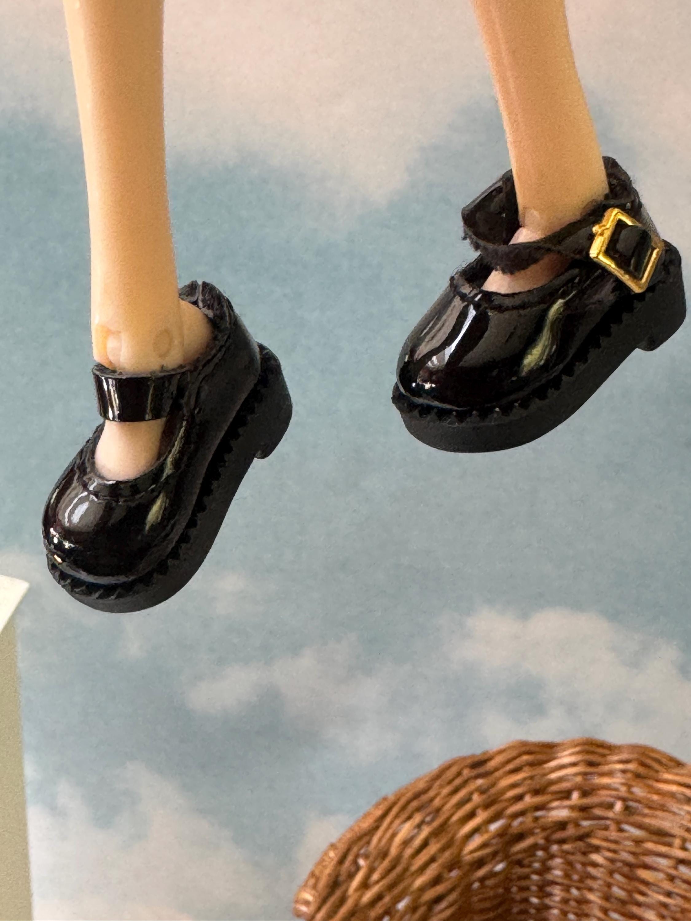 Miniature leather shoes for Blythe,  1/6 scale doll shoes, leather shoes for knitted frog, crochet frog accessory