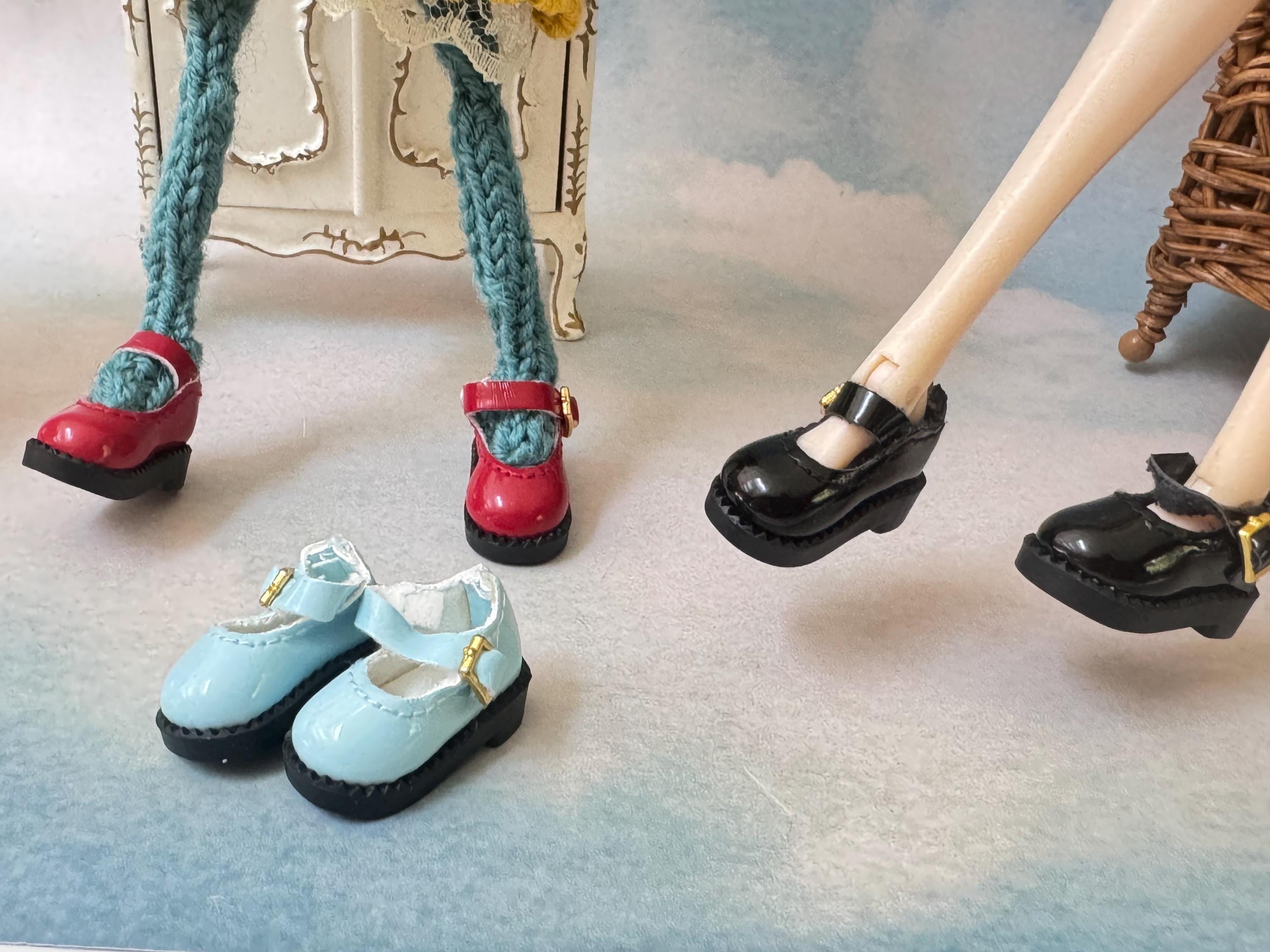 Miniature leather shoes for Blythe,  1/6 scale doll shoes, leather shoes for knitted frog, crochet frog accessory