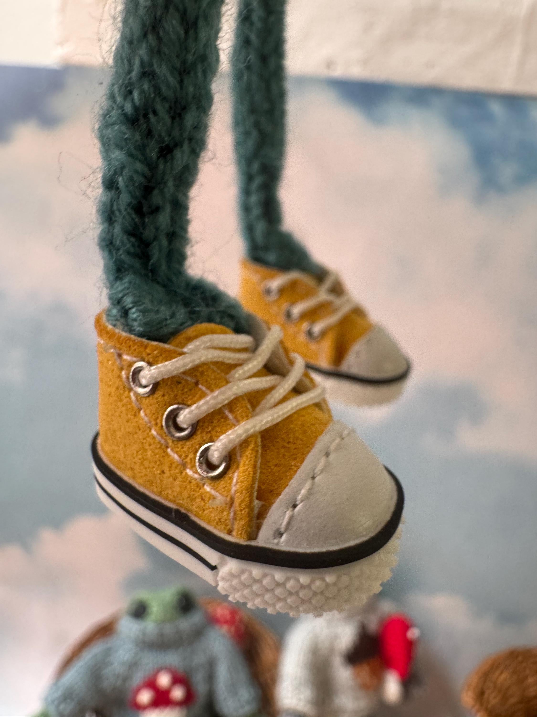 1/6 scale boots for Blythe, Knitted frog
