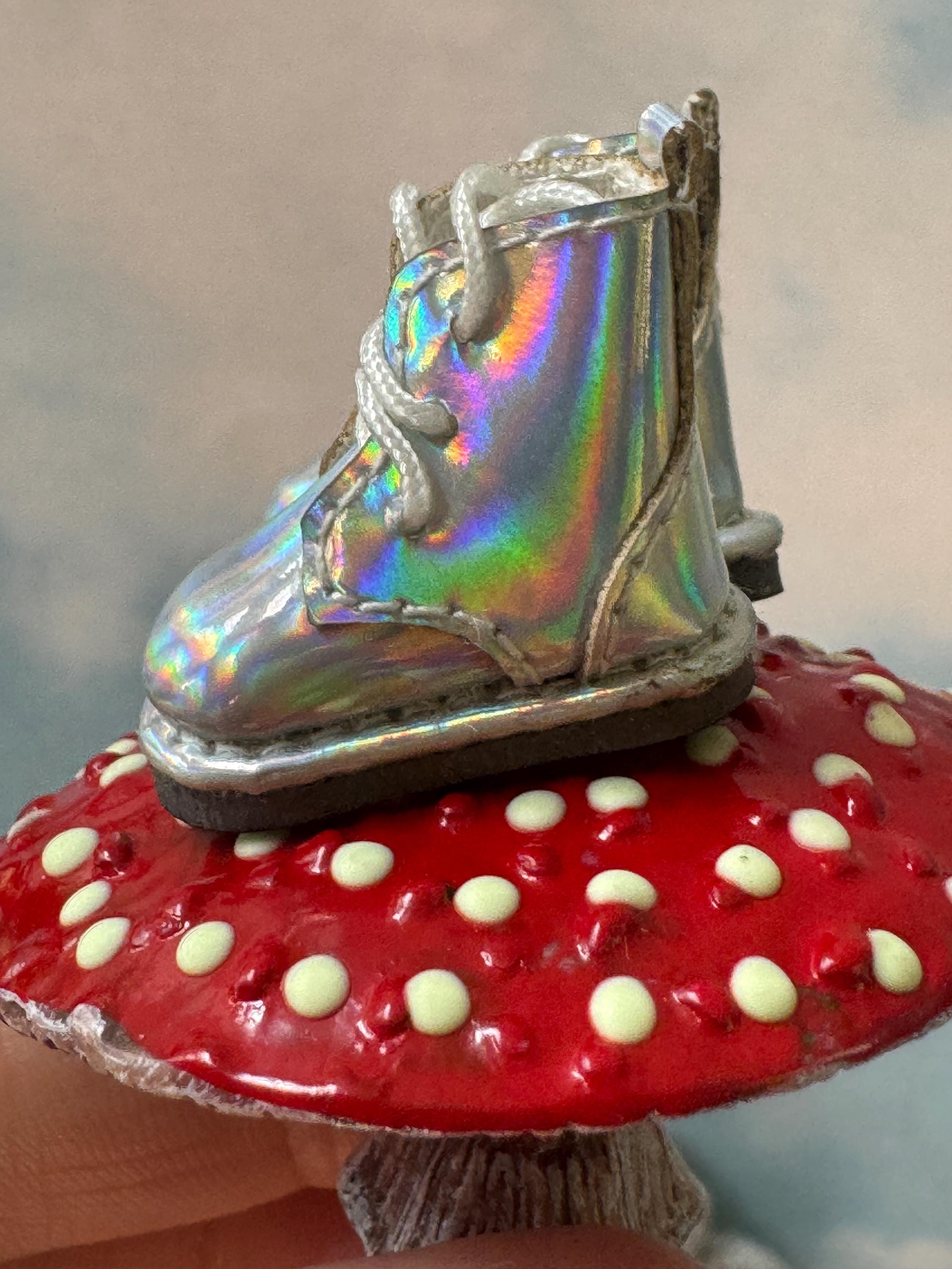 1/6 scale boots for Blythe, Knitted frog