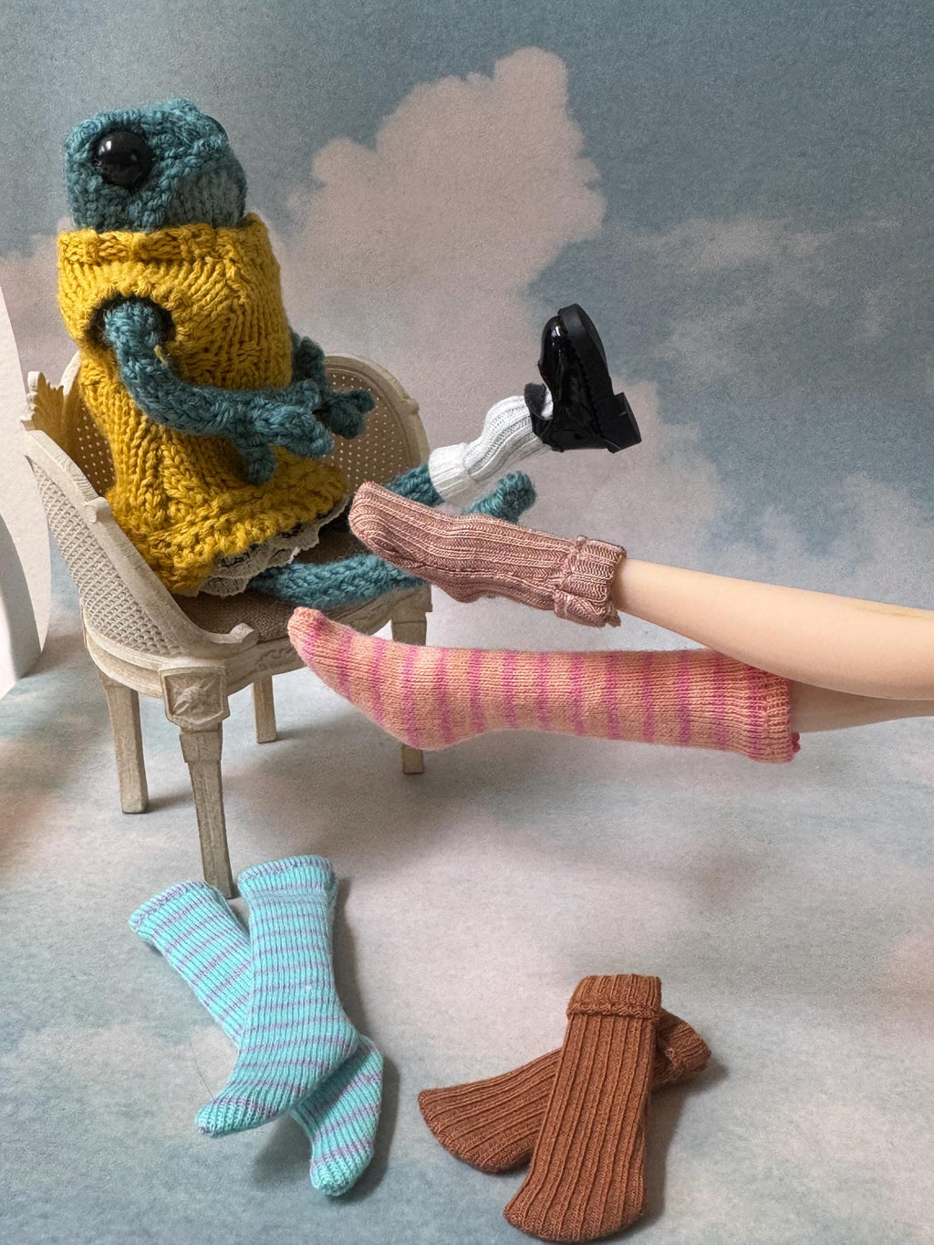1/6 Blythe socks, knitted frog socks, socks for crochet frog, 1/6 scale socks, crochet frog accessory