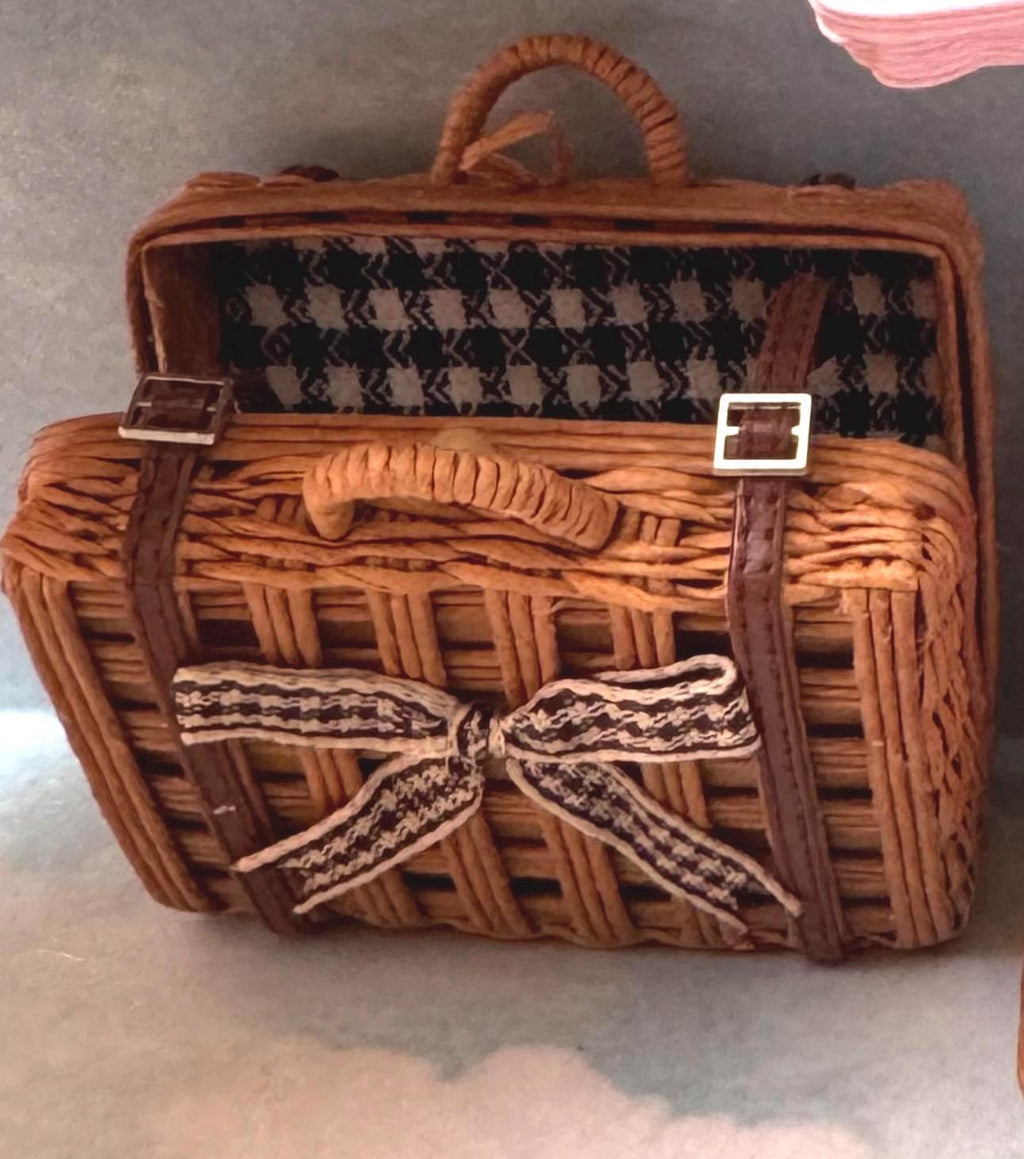 Miniature suitcase, dollhouse picnic basket, 1/6 scale basket suitcase, can be 1/12 scale also