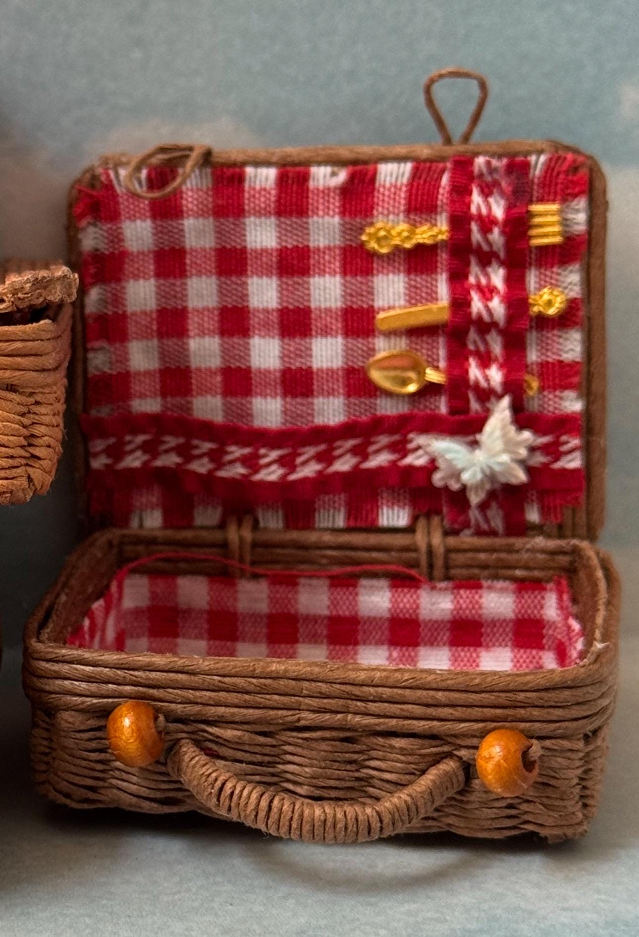 Miniature suitcase, dollhouse picnic basket, 1/6 scale basket suitcase, can be 1/12 scale also