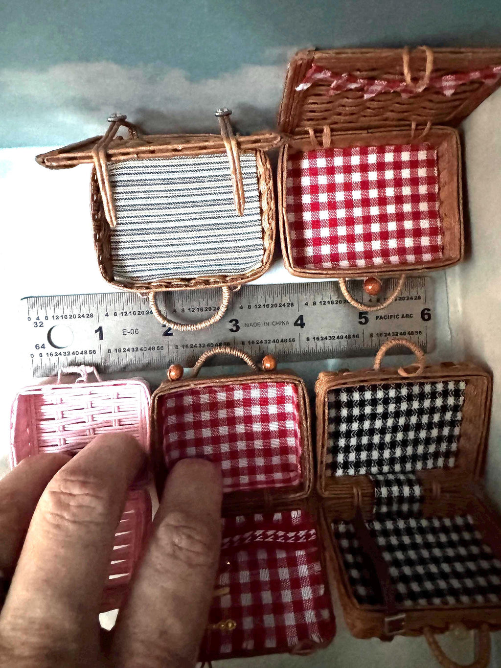 Miniature suitcase, dollhouse picnic basket, 1/6 scale basket suitcase, can be 1/12 scale also