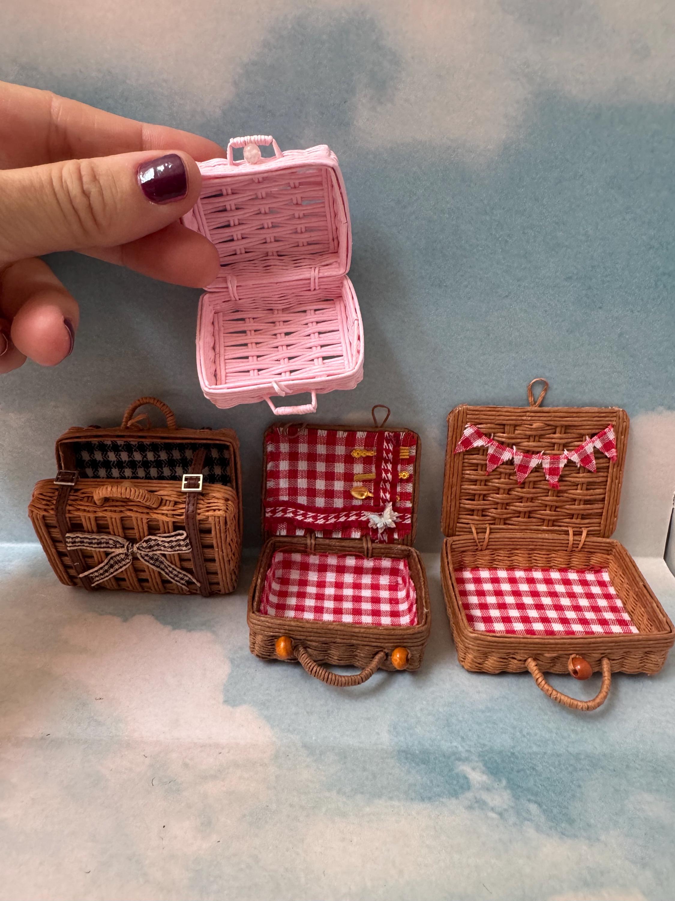 Miniature suitcase, dollhouse picnic basket, 1/6 scale basket suitcase, can be 1/12 scale also