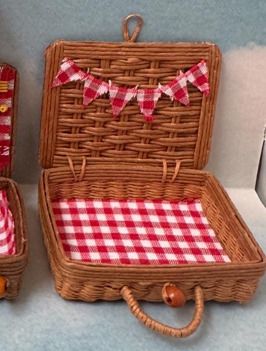 Miniature suitcase, dollhouse picnic basket, 1/6 scale basket suitcase, can be 1/12 scale also